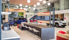 Novi koncept Toyotinih izložbenih salona signalizira tranziciju ka pružanju usluga mobilnosti s kupcem u centru pažnje